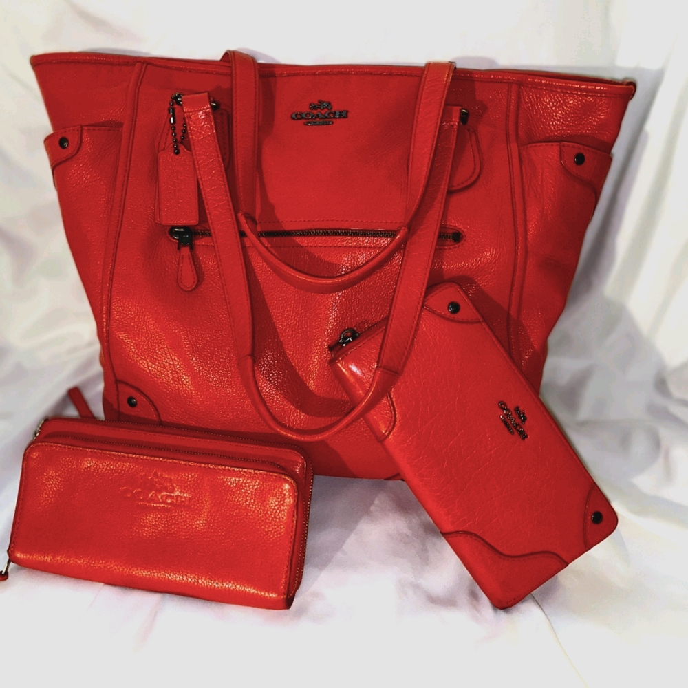 COACH 100% AUTHENTIC LEATHER LARGE MICKEY TOTE